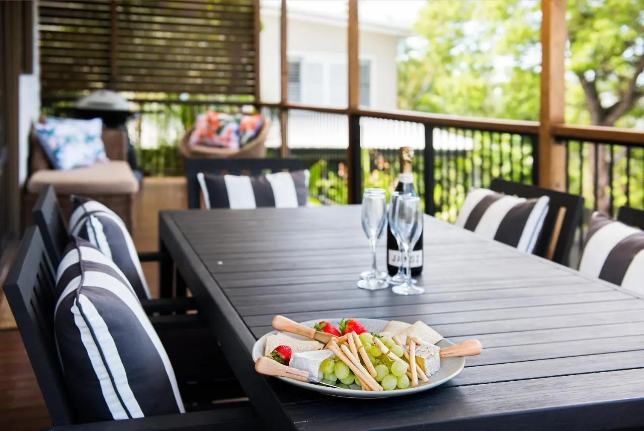 Holiday home Beach House On Main- Airlie Beach